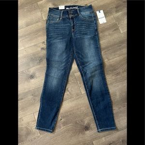 Wallflower Flirty Curvy High Rise Jeans Size 3/26 New